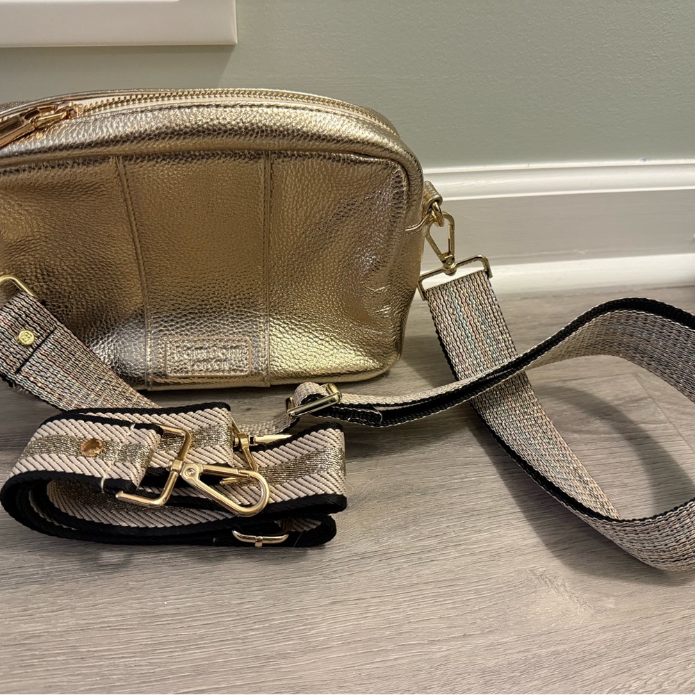 Elegant Gold Crossbody Bag with Textured Strap